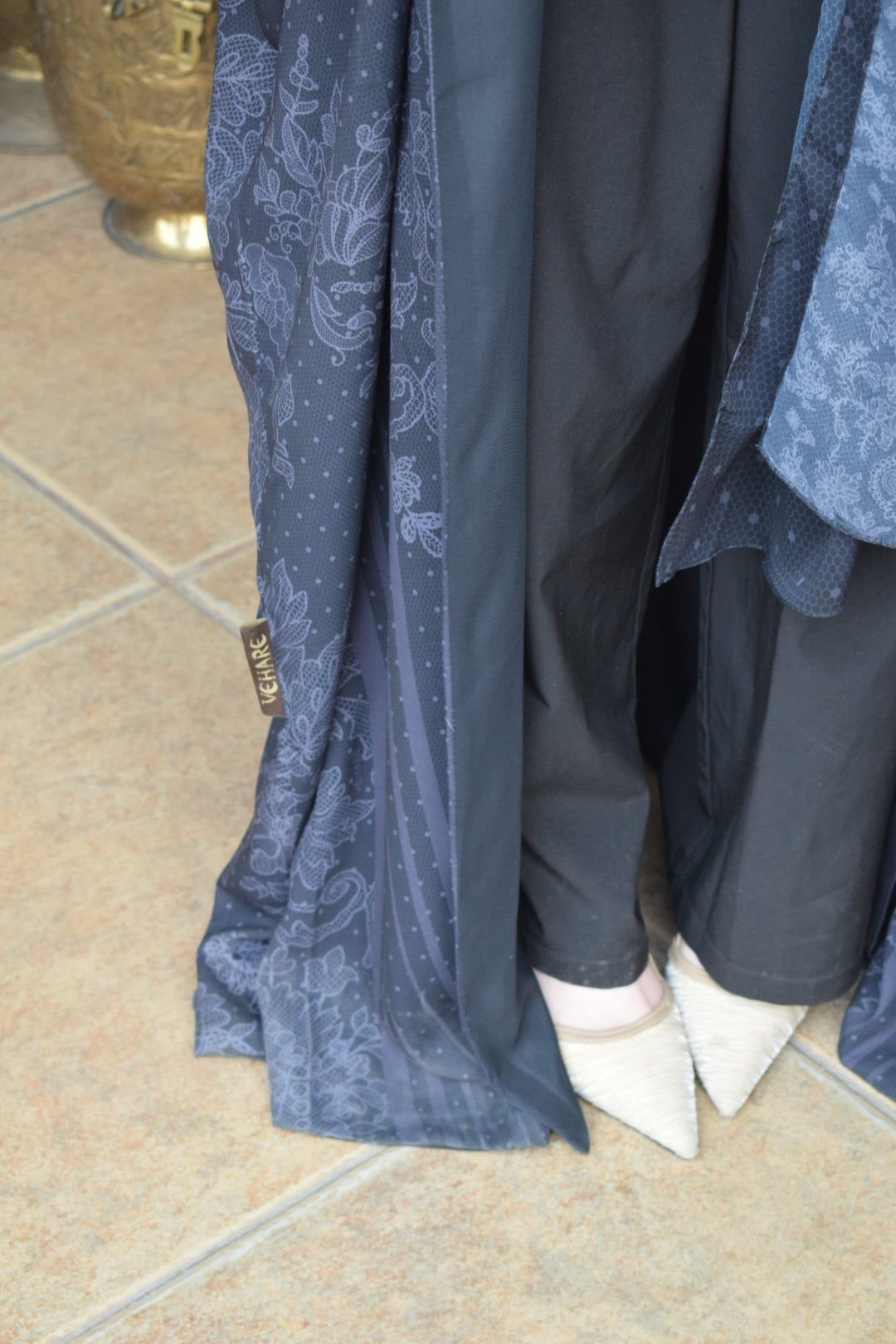 Très Femme; Midnight Charcoal (BISHT)