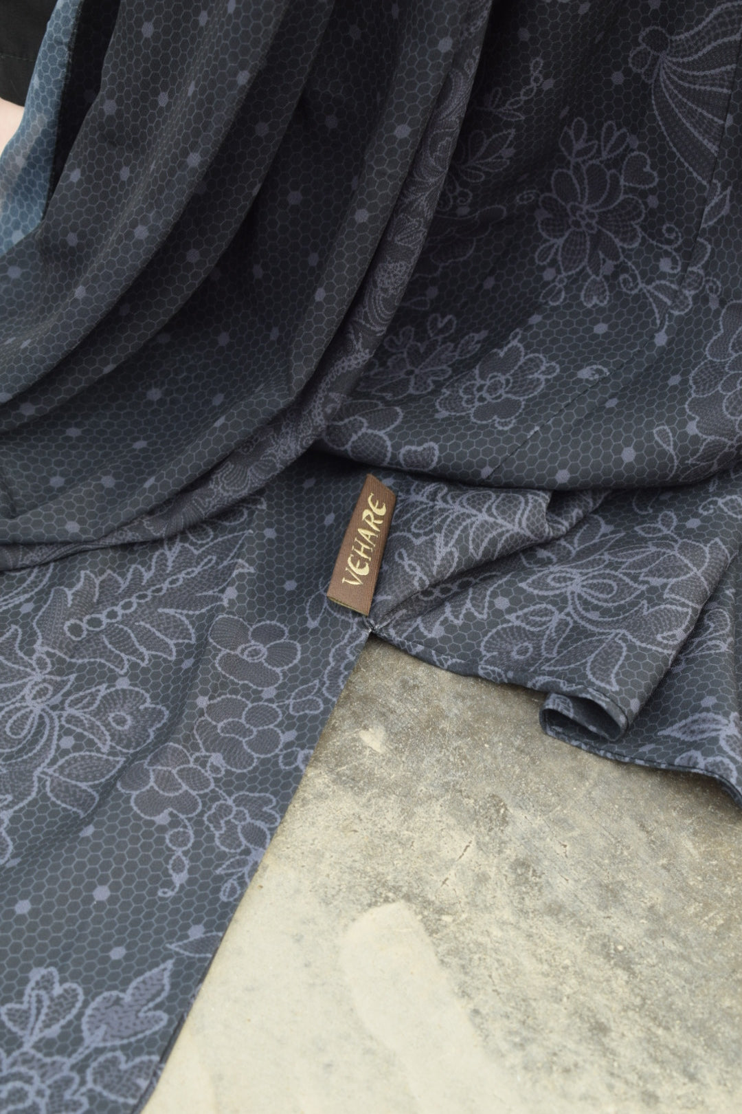 Très Femme; Midnight Charcoal